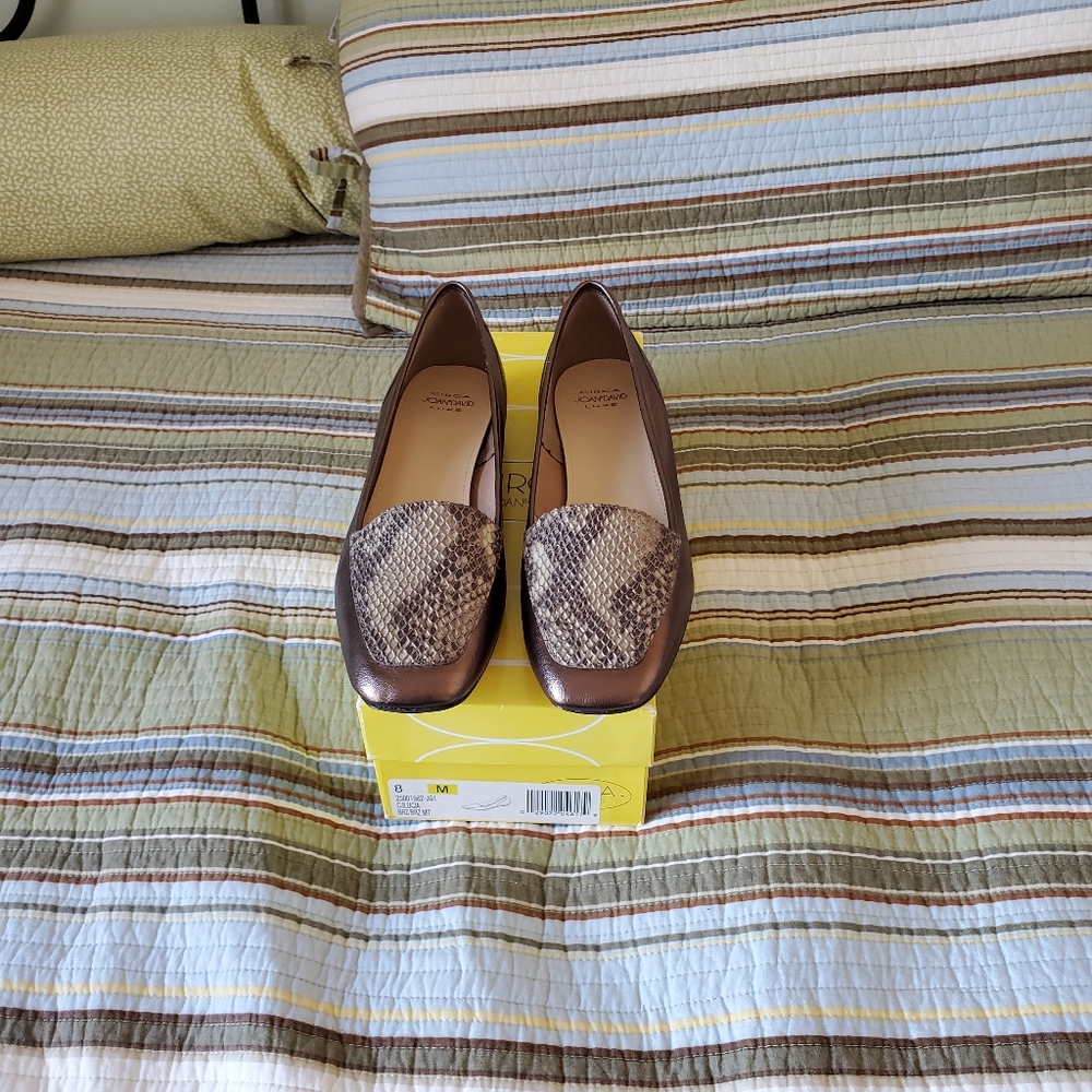 Shoes - Picture 4 of 4
